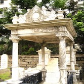 Tumba de David Belilios, fallecido a la edad de 16 (marzo de 1898). Cementerio Judío de Hong Kong.