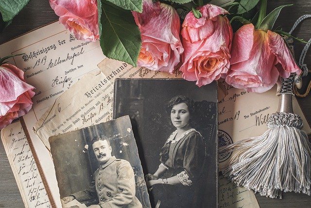 La Escritora Elena Román nos habla sobre su libro: “Será Genealogía”