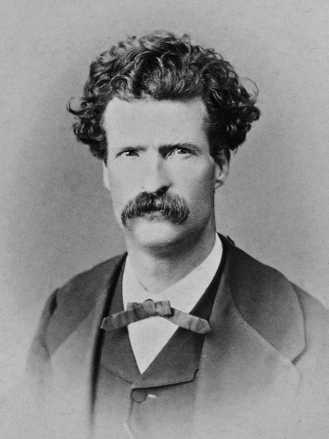 Mark Twain, periodista y escritor estadounidense