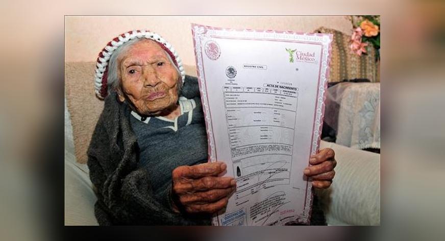 Amalia de 112 años esperó un siglo para recuperar su acta de nacimiento